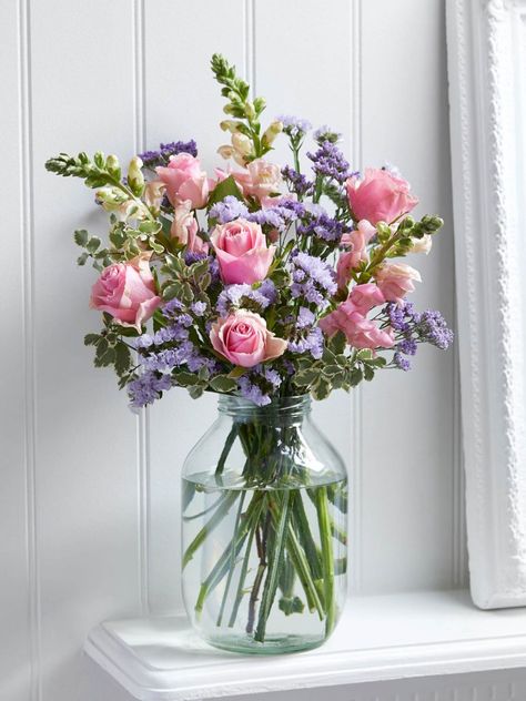 Shopping edit – best flower subscriptions to fill homes with glorious blooms Garden Island Ideas, Pink Flower Arrangements, Garden Island, Spring Flower Bouquet, Unique Flower Arrangements, Fresh Flower Bouquets, Flower Subscription, Flowers Vase, Flower Vase Arrangements