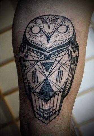 David Hale Native American Owl Tattoo, Tattoo Flight, David Hale Tattoo, Geometric Owl Tattoo, David Hale, Geometric Animal Tattoo, Men Masculine, Geometric Owl, Kunst Tattoos