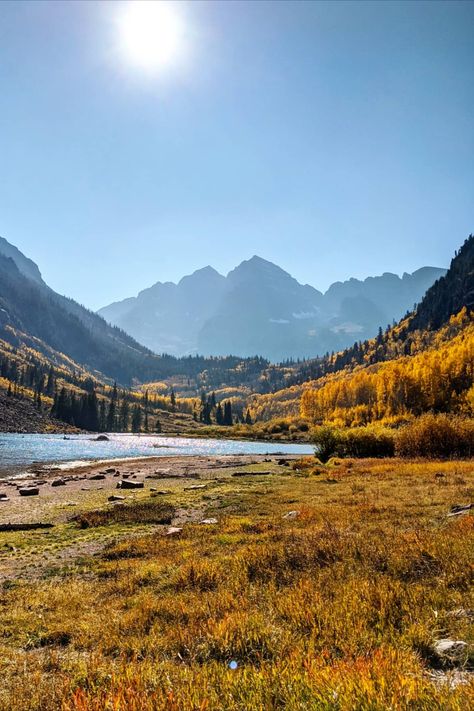 A guide to visiting Aspen, Colorado in the fall, plus tips on how to plan ahead and make the most of your time in the mountains! #fallvibes #colorado #maroonbells #travelguide #travelinspo #travel #photography Mountains In Colorado, Pictures Of Colorado, Autumn In Colorado, Thanksgiving In Colorado, Aspens In The Fall, Aspen Colorado Aesthetic, Colorado Mountains Photography, Aspen Colorado Fall, Colorado In Fall