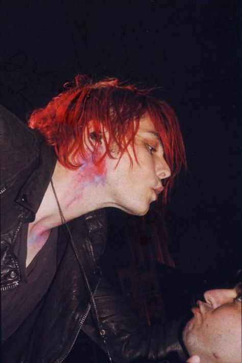 Gerard Way Red Hair, Cultura Punk, Gerald Way, Figura Paterna, I Love Mcr, Evanescence, Frank Iero, Gerard Way, Emo Bands