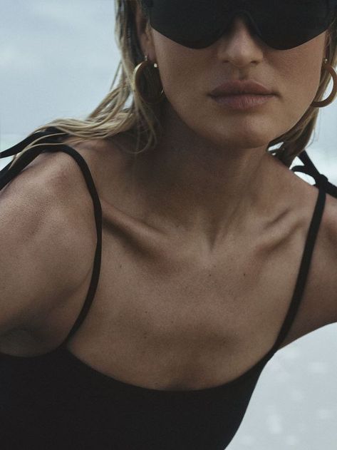 Candice Swanepoel Style, Tropic Of C, Minimalist Fashion Photography, Skin Aesthetics, Beach Shoot, Candice Swanepoel, Yoga Fashion, Beach Photoshoot, Summer Feeling