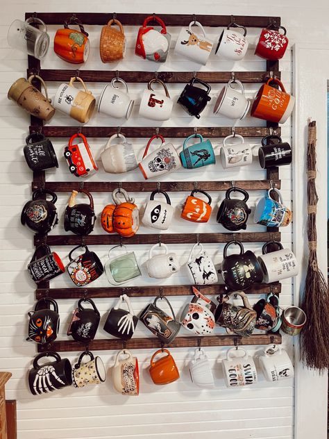 Mug Collection Storage, Hanging Mugs In Kitchen, Vintage Mug Display, Diy Mug Holder Wall, Cute Mug Storage, What To Collect Ideas, Coffee Bar Mug Display, Mug Rack Ideas, Mug Display Ideas