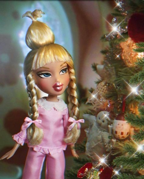 Bratz Christmas, Bratz Aesthetic Outfit, Bratz Movie, Bratz Doll Outfits, Cute Home Screen Wallpaper, Brat Doll, Cute Home Screens, Walpaper Hello Kitty, Doll Aesthetic