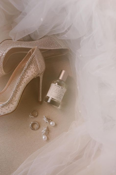 Vogue Aesthetic Wedding, Wedding Photography Trends, Wedding Accessories Photography, Wedding Photography Detail Shots, Groomsmen Wedding Photos, Wedding Photoshoot Props, Photography Trends, Wedding Details Photography, Bridal Prep