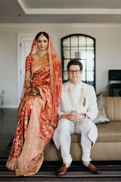 There's something about a red bridal banarasi saree- even now in today's Insta ready world, it could put the best lehenga to shame! A red bridal banarasi is not only timeless, but it makes for a great heirloom for generations to come, and exudes so much grace. Banarasi Saree Wedding Look, Banarasi Saree Bridal Look, Red Banarasi Saree Sabyasachi, Sabyasachi Banarasi Saree, Bridal Saree For Reception, Red Banarasi Saree Look, Red Banarasi Saree Wedding, Red Saree Bridal Look, Orange Bridal Saree