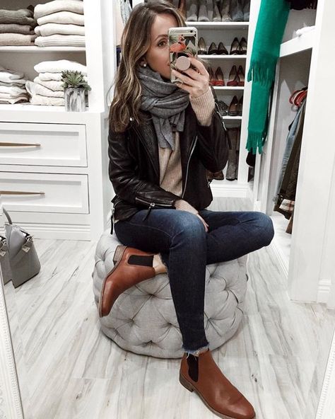 Cosy Office, Black Romper Outfit, Office Work Outfits, Work Outfits Ideas, Chelsea Boots Outfit, Work Outfit Office, Boots Outfit Ankle, Brown Chelsea Boots, Autumn Fashion Casual