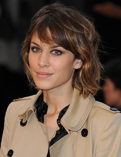 Alexa Chung hair: YES. Wispy. Alexa Chung Haircut, Alexa Chung Hair, Bob Fringe, Brunette Red, Straight Hair Cuts, Medium Layered Hair, Medium Bob Hairstyles, Hair Brunette, Long Bob Hairstyles