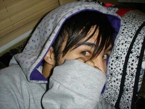 Pete Wentz Peter Wentz, Fallout Boy, Emo Trinity, Ryan Ross, Rawr Xd, Pete Wentz, Mikey Way, Emo Guys, Ski Fashion