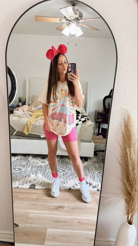 Disney World Outfit Themes, Cute Disney Birthday Outfits, Cute Simple Disney Outfits, Disney Graphic Tee Outfit, Disney Summer Outfits Women Comfy, Disney Outfits For Plus Size Women, Disney World Outfit Summer, Pink Disney Outfits Women, Plus Size Disney World Outfits Summer