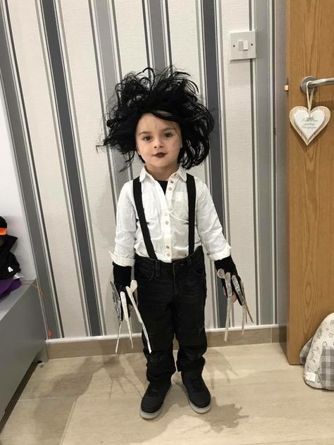 Hand Costume, Edward Scissor, Scissors Hand, Edward Scissorhands, Adult Costumes, Halloween Ideas, Costume Ideas, Halloween Costume, Halloween Costumes