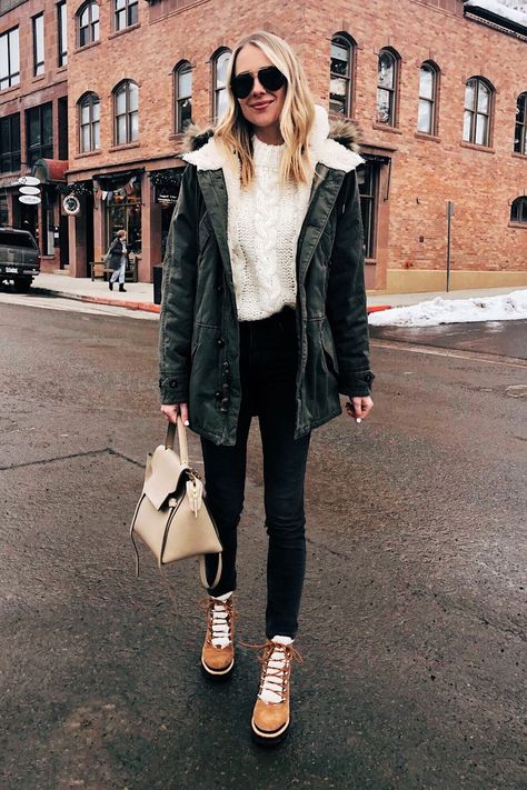 Gear Outfit, Winter Fashion Ideas, Women Winter Fashion, Green Parka, Winter Attire, Winter Outfits Cold, Fashion Jackson, Cold Weather Outfits, Ski Trip