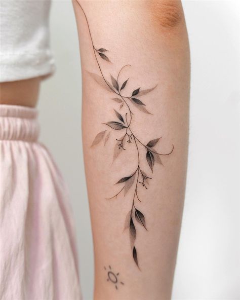 Cottonwood Leaf Tattoo, Willow Flower Tattoo, Ginko Leaf Tattoos Design, Gingko Leaves Tattoo, Arm Tattoo Leaves, Tea Leaves Tattoo, Tato Grunge, Tattoo Leaf, Tato Geisha