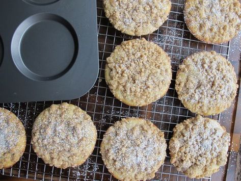 Now this is a reason to get out of bed in the morning. These individual cakes are moist and buttery and topped with pebbly brown sugar-cinnamon crumbs. Muffin Top Recipes, Crumb Cake Muffins, Muffin Top Pan, Crumb Cake Recipe, Fruit Tart Recipe, Coffee Cake Muffins, Muffin Tops, Cream Cheese Muffins, Individual Cakes