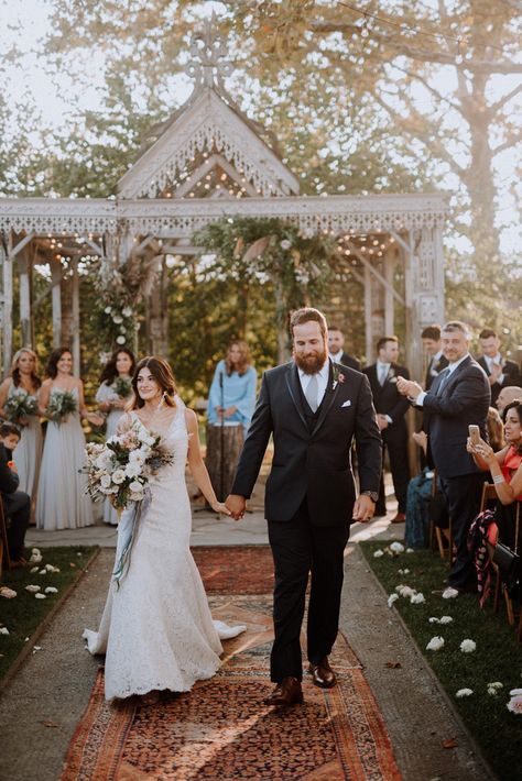 This Minimalist Garden Wedding at Terrain at Styer's is Exactly What Your Pinterest Has Been Waiting For | Junebug Weddings Minimalist Garden Wedding, Terrain Wedding, Minimal Rustic, Ethereal Garden, Wedding Ceremony Decorations Outdoor, Garden Ceremony, Neutral Wedding Colors, Bride Planning, Earthy Wedding