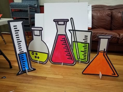 Chemistry Classroom Decorations, Science Lab Decorations, Lab Decorations, Science Birthday Party Ideas, Scientist Birthday Party, Science Birthday Party, Sunday School Decorations, Science Room, Science Classroom Decorations