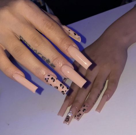 Cheetah Acrylic Nails, Bernice Burgos, Cheetah Print Nails, Hippie Nails, Leopard Print Nails, Girly Acrylic Nails, Print Nails, Simple Acrylic Nails, Leopard Nails