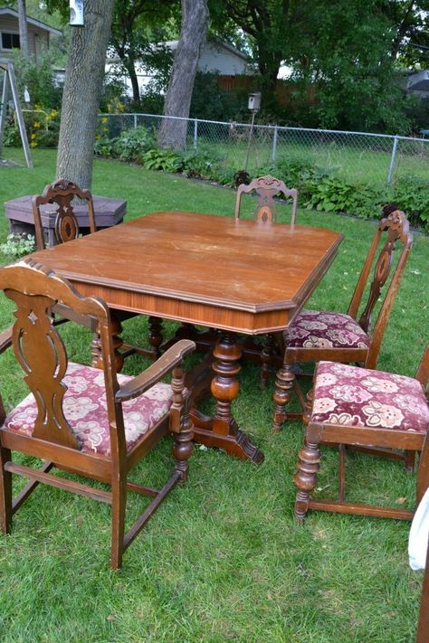 White Farmhouse Dining Table, Farmhouse Table Makeover, Antique Dining Room Sets, Dining Set Makeover, Antique Dining Room Table, White Farmhouse Table, Dining Room Table Makeover, Antique Dining Room, Dining Table Makeover