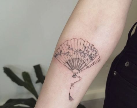 Fan Tattoo Japanese, Chinese Fan Tattoo, Fan Tattoo Design, Asian Fan Tattoo, Japanese Fan Tattoo, Different Styles Of Tattoos, Sakura Tattoo, Sakura Blossoms, Fan Tattoo