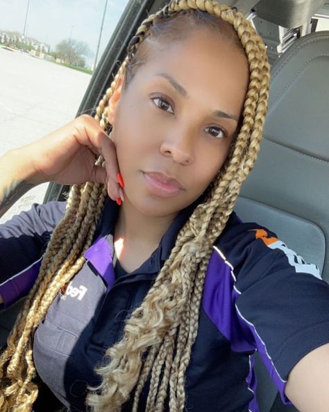 FedEx Driver Women Drivers, Female Office, Delivery Pictures, Fedex Delivery, Uber Driver, Delivery Driver, April 13, Special Delivery, Working Woman