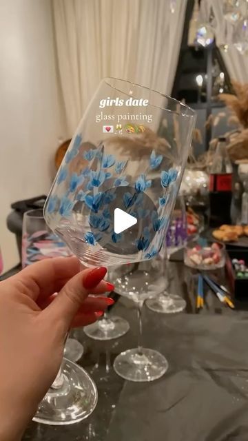 Cocktails (21+ to follow) on Instagram: "This is your sign to have a glass painting night with the girls 💕🎨🍷 Tag 3 friends who you would do this with 👇 @anastasia.snk #cocktails #cocktailnight #dateideas #viral #wine" Wine And Paint Night, Painting Night, Cocktail Night, 3 Friends, Night Painting, Follow On Instagram, Glass Painting, Fun Things, Bucket List