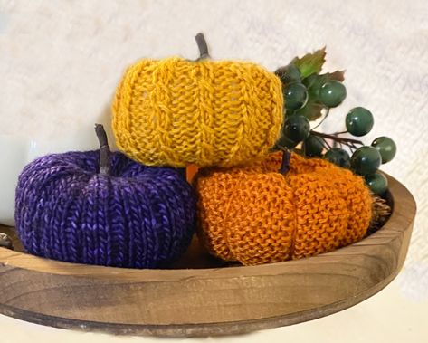 Pumpkins Galore (3 designs) - KB Looms Blog Loom Knit Pumpkins, Knitting Loom Patterns, Loom Knitting Patterns Free, Easy Poncho Knitting Pattern, Knitted Pumpkins, Knit Pumpkins, Loom Knitting Pattern, Afghan Loom, Loom Hats