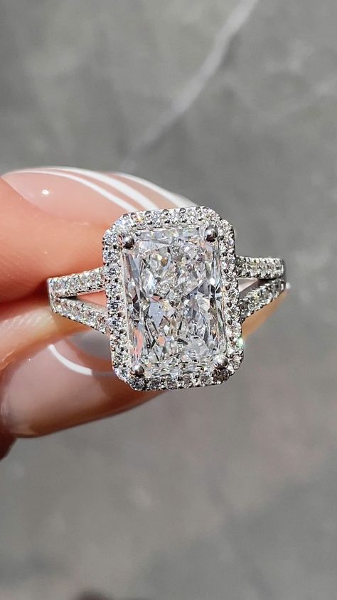 RADIANT ROMANCE 💎 We are in LOVE with this split shank setting featuring this elongated 3 Carat Radiant Diamond ✨ | Instagram Radiant Split Shank Engagement Ring, Split Shank Radiant Engagement Ring, Emgagement Rings, Radiant Halo Engagement Ring, Diamond Instagram, Engament Rings, Split Shank Halo Engagement Ring, Big Engagement Rings, Split Shank Engagement Ring