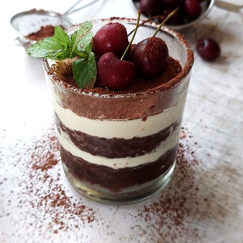 Chocolate Cake Tiramisu (without eggs and butter) ⋆ The Gardening Foodie Tiramisu Without Eggs, Italian Dessert, Italian Desserts, Classic Italian, Custard, Cake Pops, Chocolate Cake, Tart, Pie