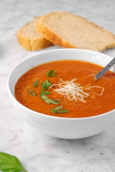 Fresh, vibrant, a little spicy, and seriously delicious! This Homemade Tomato Soup is made from simple ingredients, which includes all your favorite vegetables and herbs. Tomatoes, onions, garlic, celery, vegetable broth, oregano, thyme, basil, and red pepper flakes, blended until smooth and served warm. SO. GOOD.There is nothing better than a big bowl of soup. Specifically this bowl of tomato soup. It's so flavorful and comforting. We always serve it with a slice of bread or even a gr… Stilton Soup, Homemade Tomato Soup, Apple Muffin Recipes, Lemon Bars Easy, Oatmeal Raisin Cookies Chewy, Tomato Soup Homemade, Crispy Chicken Tenders, Tortellini Salad, Vegetable Broth