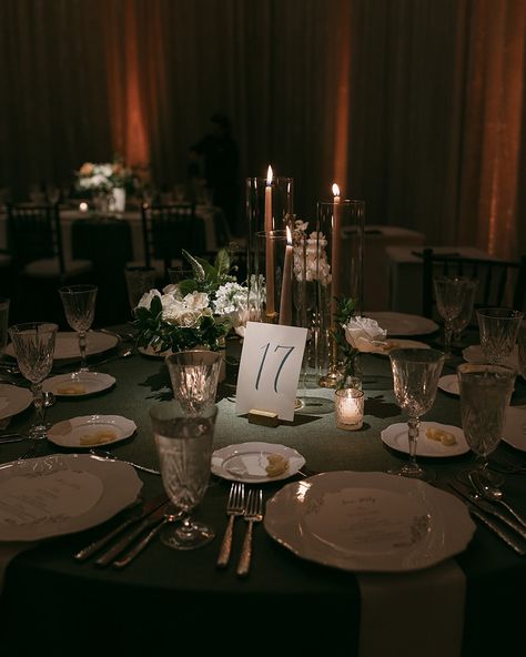 A Timeless Florida Wedding in Olive Green and Mustard Tones✨ Catherine and Tyler wanted a classic wedding with moody touches, and the planners at @flaireweddings brought that vision to life. They expertly handled the entire planning process, design, and florals, ensuring every detail aligned with the couple’s ideas. The result was a beautiful and warm wedding that delighted the newlyweds and their guests. Click the link in the bio to see the full story! Planning, Design & Floral @flairewe... Dark And Moody Wedding Reception, Deep Green Wedding Theme, Hunter Green Wedding Theme, Moody Green Wedding, Dark Green Wedding Theme, Dark And Moody Wedding, Green Wedding Theme, Hunter Green Wedding, Dark Green Wedding