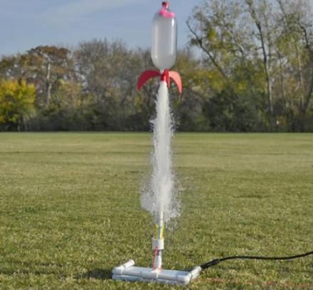 Diy Bottle Rocket, Water Rocket, Model Rocketry, Summer Stem, Diy Rocket, Bottle Rocket, Model Rocket, Rockets For Kids, Rocket Design