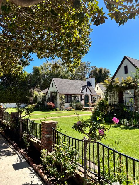 Cute cottage home in California Santa Monica Neighborhood, Santa Monica Aesthetic, Santa Monica House, Santa Monica Houses, Home Idea, Gratitude List, Santa Monica Beach, 2024 Vision, American Dream