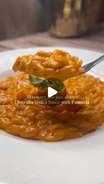 Caterina Cosentino on Instagram: "One pan, 30 minute Orzo alla vodka with pancetta! If anyone knows, my vodka sauce is a staple in my house and it’s typically what my friends and family ask for when they come over. You all know I LOVE my one pan, 30 minute meals during the week, so I made it into just that and honestly, this might be my new favorite go-to weeknight meal! 1tbsp olive oil 1-4oz package pancetta 3tbsp butter 4 garlic cloves, minced 1 medium white or yellow onion, diced 1/4 cup vodka 1-6oz can of tomato paste 1tsp red pepper flakes 1tsp salt 2 cups chicken broth 1 cup heavy cream 1 cup uncooked Orzo pasta 1/2 cup parmesan, grated fresh 1tbsp fresh basil, chopped Salt and pepper, to taste if needed 1. In a Dutch oven or stock pot, add oil over medium heat. Add pancetta and c Orzo Alla Vodka, Alla Vodka, Vodka Sauce, Orzo Pasta, Stock Pot, 30 Minute Meals, One Pan, Orzo, Yellow Onion