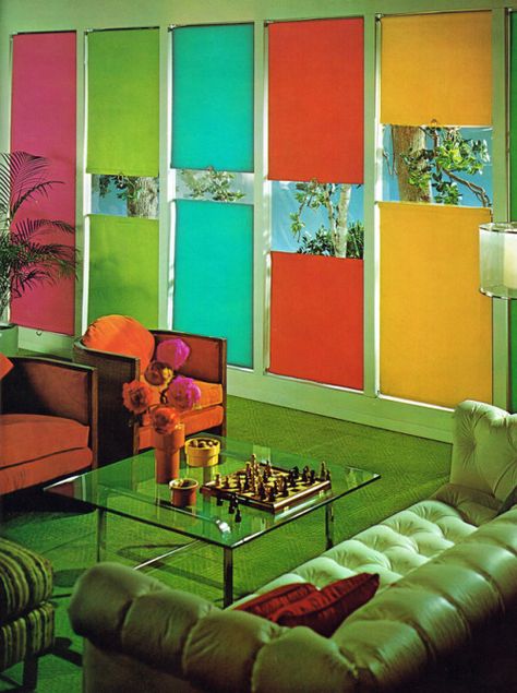 Living room with bright color window shades, 1973 Retro Style Living Room, Retro Rooms, Jazz Hands, 80s Interior, 60s Vibe, 70s Interior, Breeze Blocks, Retro Interior Design, Living Vintage