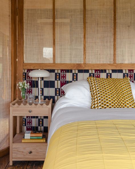 This beautiful wrap-around headboard brings tropical style to this countryside bedroom. The cane screening adds to the warmth of the space, and the earthy tones match the natural materials of the nightstand and soft furnishings. See more interesting headboard ideas at the link in bio. . Photography by Ben Stevens, interior design by @kateguinnessdesign . #homesandgardens #headboard #screen Headboard Room Divider Ideas, Kate Guinness, Divider Headboard, Countryside Bedroom, Cool Headboards, Room Divider Headboard, Elegant Bedroom Design, Firmdale Hotels, Large Headboard