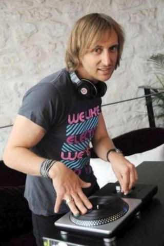 David Guetta Famous Djs, Top Dj, Electronic Music Festival, I Need You Love, Remix Music, Stuck Inside, Festival T Shirts, David Guetta, Dj Remix