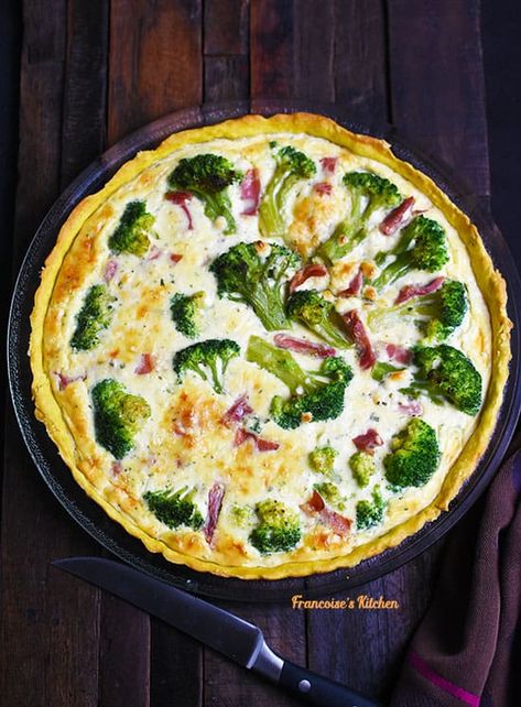 Broccoli Prosciutto Boursin Quiche 🥦🥧 Boursin Prosciutto, Boursin Cheese Recipes, Oil Pie Crust, Boursin Cheese, Savory Pies, Herb Cheese, Herbs De Provence, Savory Pie, Big Bowl