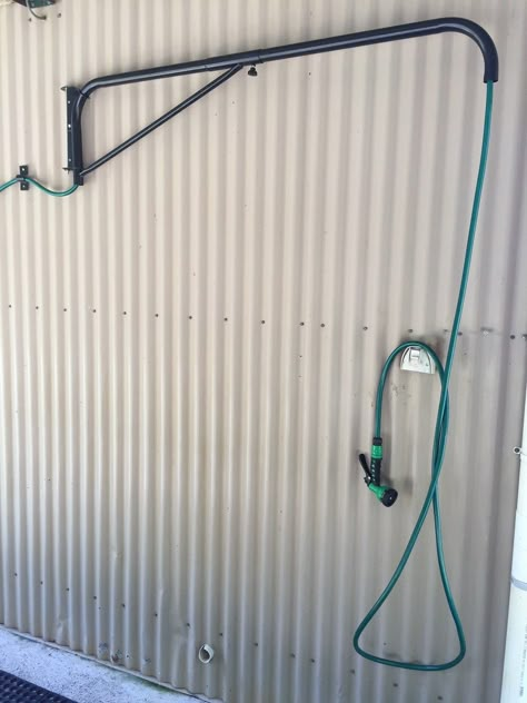 STABLE ACCESSORIES , MISCELLANEOUS, HORSE WASH, SPRAY WASH BOOM Horse Tack Rooms, Livestock Barn, Horse Farm Ideas, Barn Hacks, Diy Horse Barn, Cattle Barn, Horse Barn Ideas Stables, Horse Barn Designs, Horse Shelter