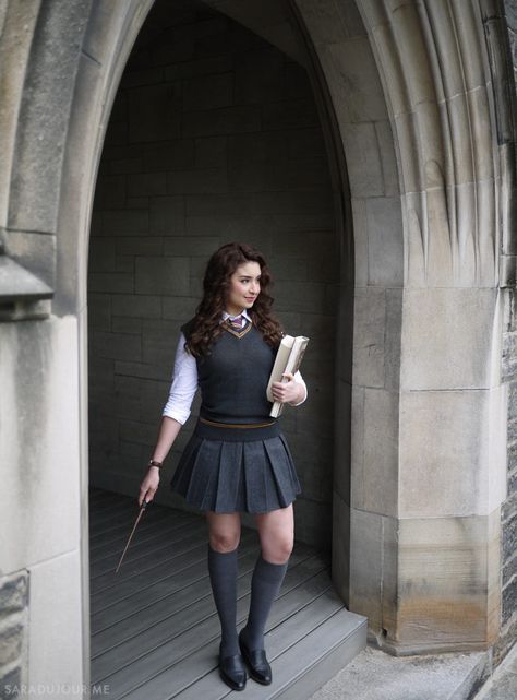 Hermione Granger Halloween, Beatiful Aesthetic, Hermione Granger Cosplay, Hermione Granger Costume, Hermione Costume, Hogwarts Uniform, Harry Potter Gift, Hogwarts Outfits, Cosplay Helmet