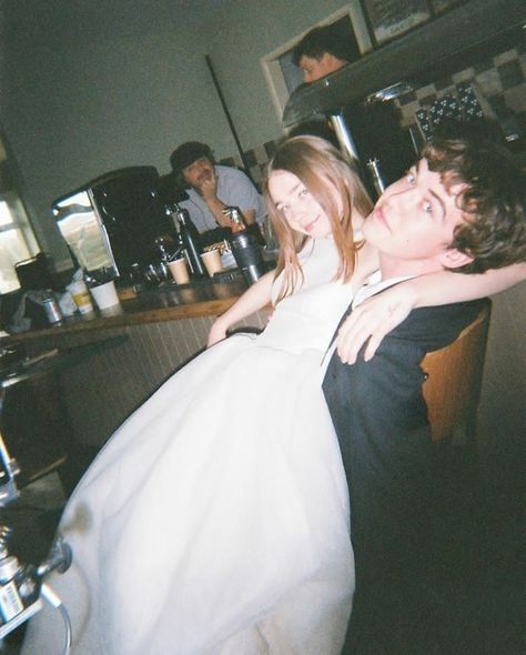 Image shared by KTHBLUE. Find images and videos about vintage, couple and wedding on We Heart It - the app to get lost in what you love. Reaction Pictures Flirty, James And Alyssa, Photo Couple, Teenage Dream, Film Serie, End Of The World, Film Aesthetic, Couple Aesthetic, Series Movies