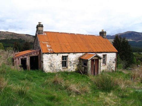 Scottish Bothies, Old Scottish Cottage, Scottish Village Aesthetic, Scottish Highlands Cottage, Old Scottish House, Scottish Bothy, Scottish Croft House, Scottish Croft, Scotland Countryside Cottages