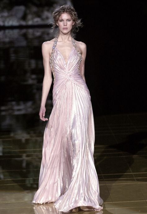 2006 Runway, Award Show Dresses, Elie Saab Haute Couture, Runway Gowns, Elie Saab Spring, Elie Saab Couture, Runway Fashion Couture, Runway Outfits, Iconic Dresses