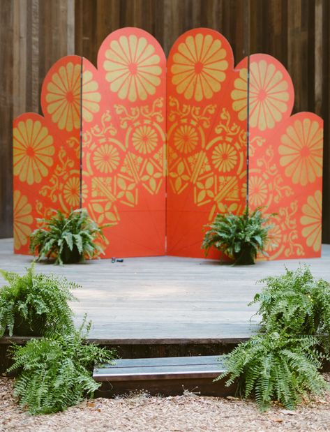 orange ceremony hippie floral 60s backdrop 70s Outdoor Wedding, Wedding Mural Backdrop, 70s Backdrop, Unique Wedding Backdrop, Wedding Wall Decor, Boho Outdoor Wedding, Diwali 2024, 70s Wedding, Wild Wedding