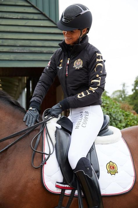 Riding Instructor Outfit, Holland And Cooper Equestrian, Holland Cooper Equestrian, English Horse Riding Outfits, Horse Riding Outfit Casual, Equestrian Outfits Casual, Equestrian Motivation, Horse Riding Fashion, Riding Outfit Equestrian