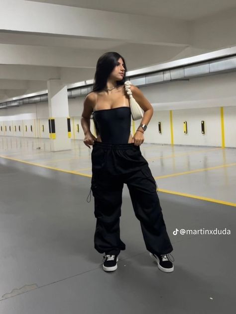 Joggers Festival Outfit, Fisher Outfit, Cargo Fits, Kylie Jenner Dress, Ootd Inspo, Looks Party, Looks Street Style, Looks Black, Festival Looks