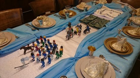 Pesach Table Ideas, Passover Table Setting Ideas, Passover Decorations Table Settings, Pesach Crafts, Passover Ideas, Passover Table Setting, Passover Seder Table, Passover Feast, Passover Meal