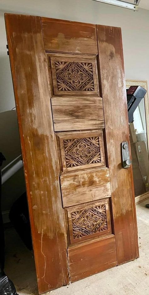 Generic Woodworking Door For Headboard, Repurposed Materials Art, Diy Home Updates, Lakehouse Ideas, Furniture Fix, Repurposed Wood, Diy Headboard, Diy Furniture Renovation, Furniture Rehab