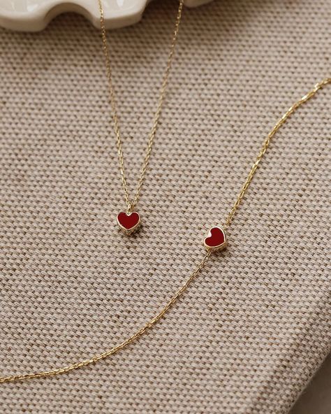 Red Heart Bracelet, قلادات متدلية, Jewelry Necklace Simple, Red Heart Necklace, Rings Solitaire, Fancy Jewelry Necklace, Modern Gold Jewelry, Pretty Jewelry Necklaces, Gold Rings Fashion