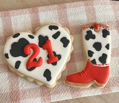 Cow Print Decorated Birthday Cookies Cow Print Cookie Cake, Cow Print Cookies, 21st Cookies, Decorated Birthday Cookies, Country Cookies, Cow Print Birthday, Cow Cookies, First Birthday Cookies, Birthday Party Treats