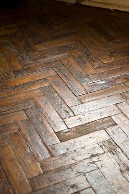 Vintage Wooden Floor, Wooden Flooring Herringbone, Wood Floor Herringbone Pattern, Medium Brown Herringbone Floor, Dark Oak Herringbone Floor, Aesthetic Floor, Wooden Floor Fishbone, Interesting Flooring, End Grain Flooring