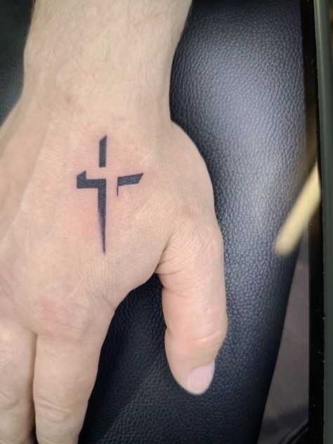 Cross On Hand Tattoo, Cross Tattoo On Hand, Fist Tattoo, Shoulder Sleeve Tattoos, Cross Tattoo For Men, Jesus Tattoo, Shoulder Tattoos For Women, Black Background Wallpaper, Male Hands